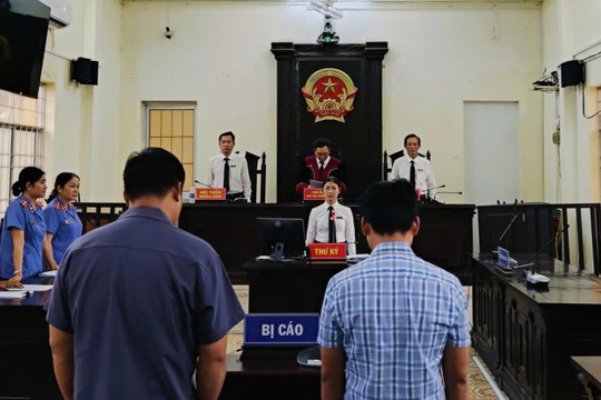 Cựu kế toán và thủ quỹ lĩnh án