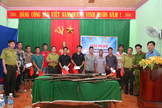 Vận động người dân giao nộp vũ khí, chung tay bảo vệ động vật hoang dã