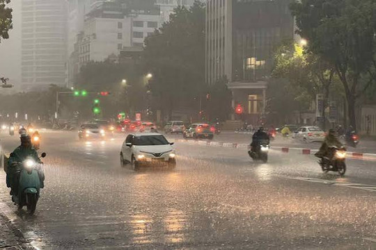Thời tiết ngày 28/6: Mưa dông trải rộng ở Bắc bộ, Trung bộ nắng nóng trên 38 độ C