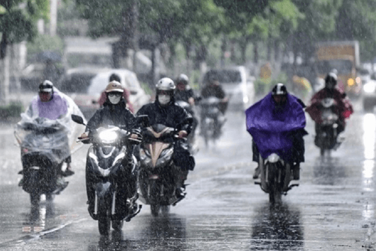 Hà Nội cảnh báo dông lốc, nhiều vùng biển gió mạnh