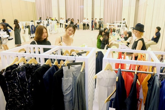 Các chuỗi thời trang đang dịch chuyển chiến lược