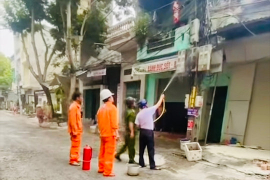 Nhiều cột điện bất ở Thanh Hóa ngờ bốc cháy