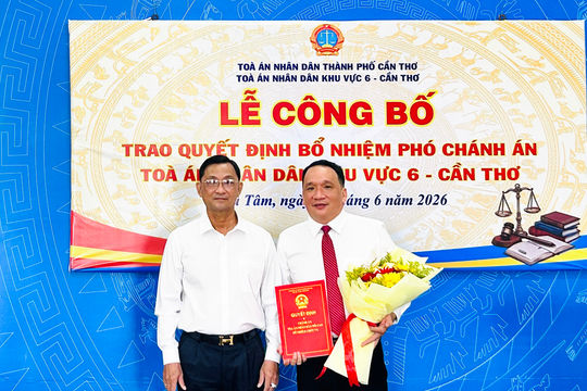 Trao quyết định bổ nhiệm Phó Chánh án TAND khu vực 6 - Cần Thơ