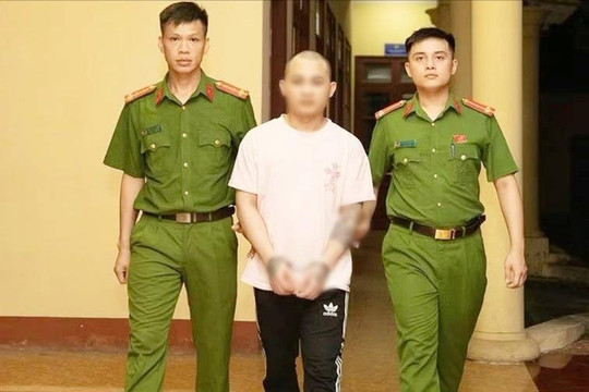 Vận động đối tượng trốn truy nã ra đầu thú
