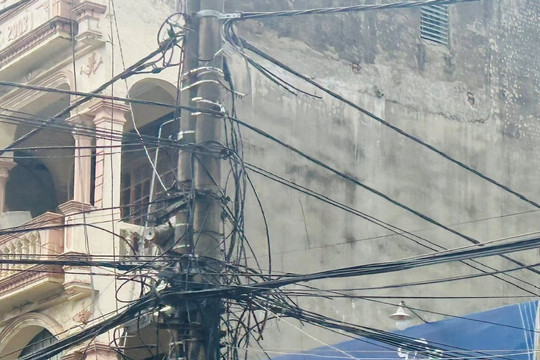 Nguy cơ cháy nổ điện sau công tơ gia tăng trong cao điểm nắng nóng