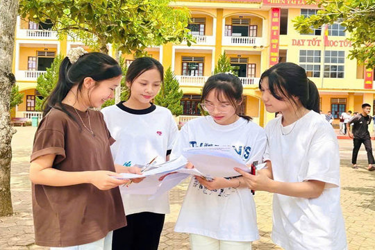 Nghệ An: Ba học sinh cùng đạt 37,75 điểm, 604 bài thi đạt điểm 10