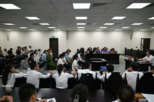 Hoãn xét xử vụ thực phẩm chức năng giả, HĐXX yêu cầu xác minh tình trạng sức khỏe bị cáo