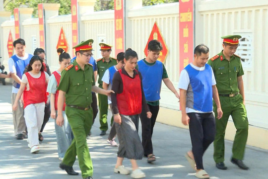 Triệt phá đường dây buôn lậu hơn 28.000 viên kim cương