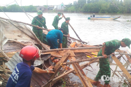 Sạt lở làm hư hại hoàn toàn căn nhà của người dân