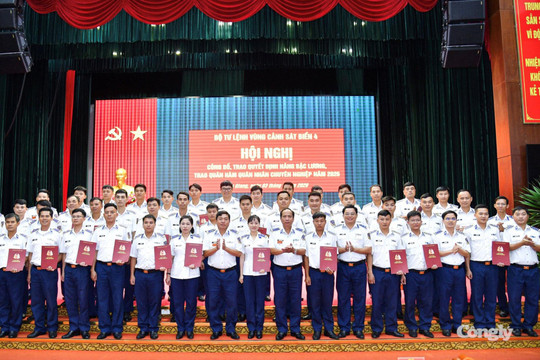 BTL Vùng Cảnh sát biển 4 trao quyết định nâng bậc lương, thăng quân hàm QNCN năm 2026
