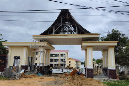 Gấp rút thi công Trường liên cấp biên giới Rờ Kơi