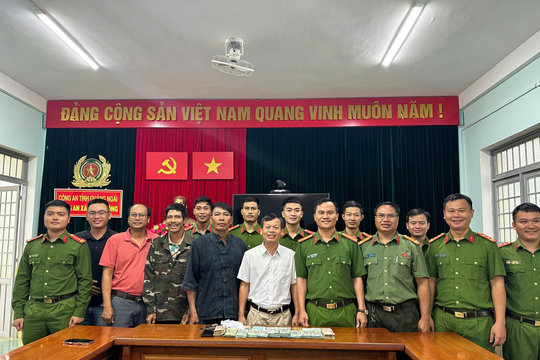 Công an giải cứu người đàn ông đi lạc vào rừng
