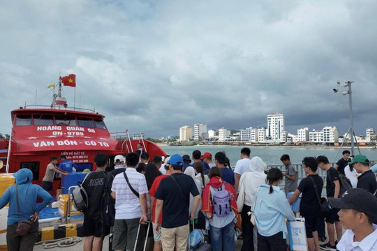 Đặc khu Cô Tô đưa 3.147 du khách về đất liền an toàn trước bão số 1