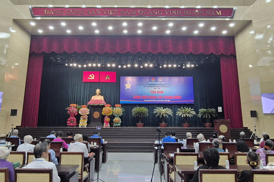 Sống mãi ngọn lửa thanh niên