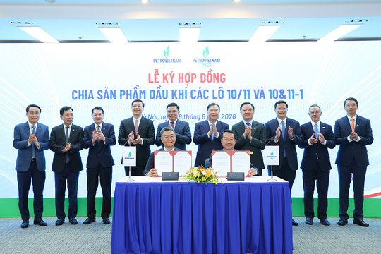 PetroVietnam ký hợp đồng chia sản phẩm dầu khí và mua bán khí