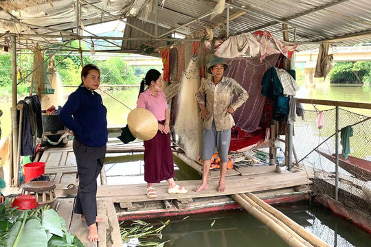 Cơ quan chức năng vào cuộc điều tra vụ cá chết hàng loạt trên sông Lam