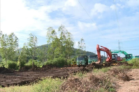 Tách hộ khẩu nhưng ở cùng cha mẹ có được bố trí tái định cư?