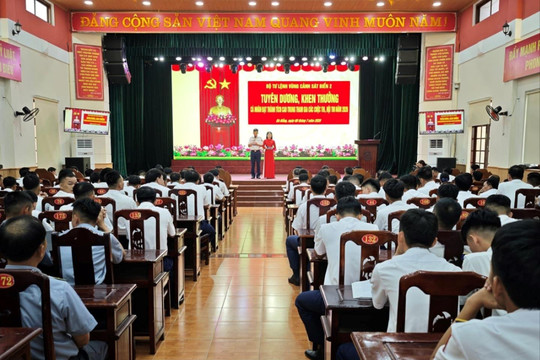Vùng Cảnh sát biển 2 khen thưởng 16 cá nhân xuất sắc tại các hội thi