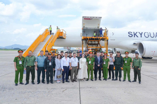 Cuộc chuyển giao đầy cảm xúc giữa hai thế hệ ngựa kỵ binh