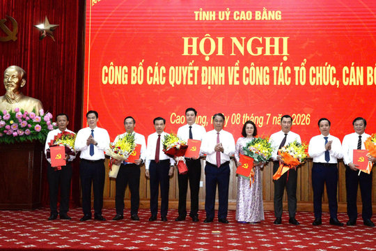 Cao Bằng công bố loạt quyết định về công tác cán bộ
