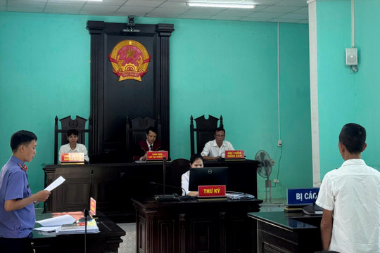 Lãnh án tù vì dùng dao chém người