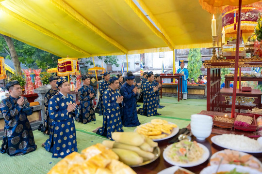 Tưởng niệm các nghĩa sĩ, đồng bào trong sự kiện Thất thủ Kinh đô Huế