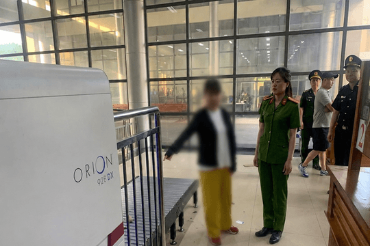 Khởi tố đối tượng người nước ngoài vận chuyển trái phép 55.100 Nhân dân tệ qua biên giới