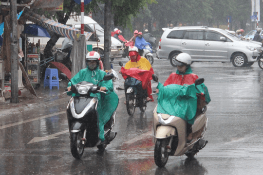 Hà Nội sắp đón mưa dông, biển tiếp tục có gió mạnh, sóng cao