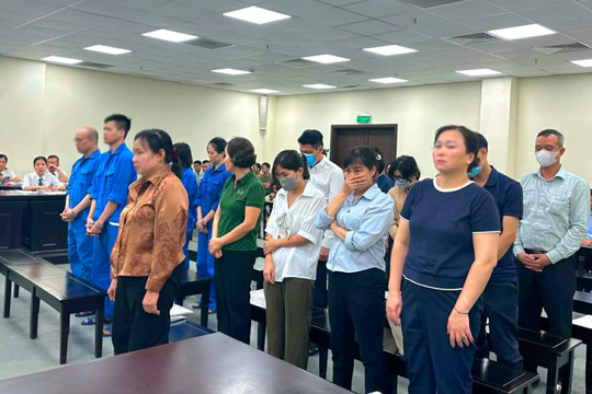 Hầu tòa vì nhận hối lộ khi thẩm định, cấp phép cơ sở y tế và nhà thuốc