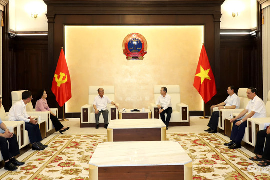 Tòa án nhân dân tối cao đón tiếp nguyên Chủ tịch Quốc hội Nguyễn Sinh Hùng