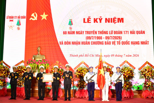 Lữ đoàn 171 đón nhận Huân chương Bảo vệ Tổ quốc hạng Nhất
