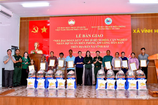 Trao 30 căn nhà Đại đoàn kết cho hộ nghèo khu vực biên giới biển Cần Thơ