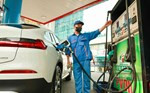 Xăng giảm tới hơn 500 đồng/lít, dầu diesel tăng mạnh