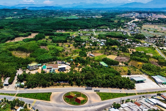 Quảng Ngãi: Khai trừ Đảng nguyên Trưởng phòng Quản lý Quy hoạch và xây dựng