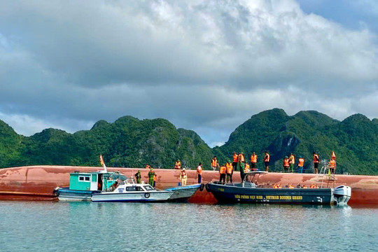 Tìm thấy thi thể một nạn nhân trong vụ lật tàu trên vùng biển Vân Đồn