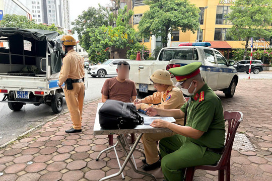 Hà Nội xử lý hơn 1.000 vi phạm, lập lại trật tự giao thông và đô thị tại phường Bồ Đề