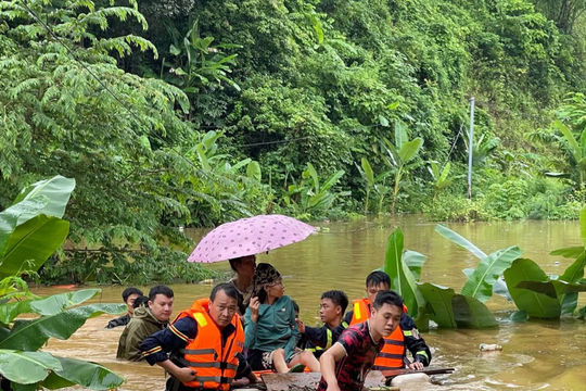 Mường La - Sơn La: Di dời khẩn người dân ở khu vực ngập sâu