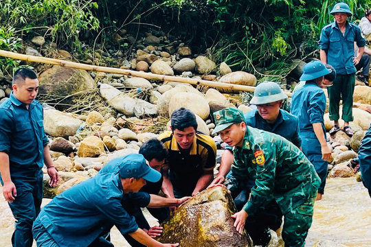 Xuyên đêm tìm nam thanh niên bị lũ cuốn ở Lai Châu