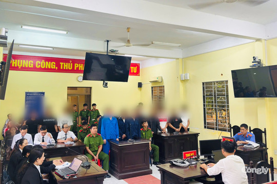 16 bị cáo gây rối trật tự công cộng lĩnh án