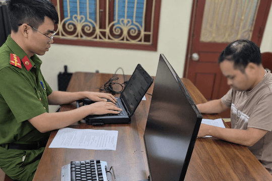 Buôn bán hơn 3.500 đôi giày giả mạo nhãn hiệu, người đàn ông bị khởi tố