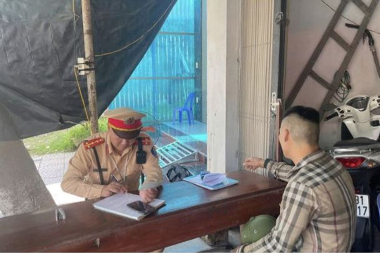 Chở đất làm rơi vãi trên Quốc lộ 70, tài xế xe tải bị phạt 3 triệu đồng