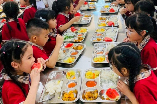 Hà Nội dự kiến nâng mức hỗ trợ bữa ăn bán trú cho học sinh tiểu học từ năm học 2026-2027