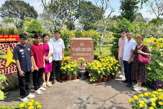Nghĩa tình với liệt sĩ