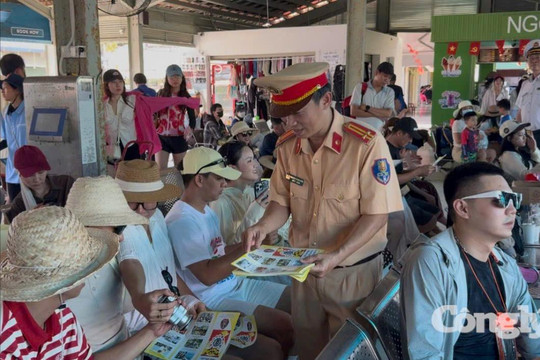 Siết giao thông đường thủy, không để xảy ra sự cố tàu du lịch