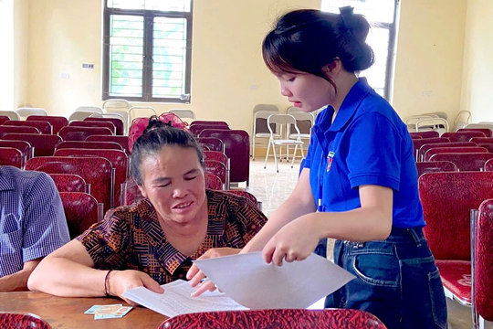 Áo xanh tình nguyện chung tay đưa chuyển đổi số đến vùng cao