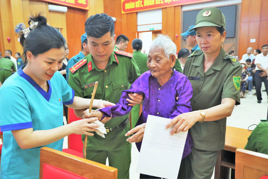 Những cuộc chờ đợi kéo dài gần một đời người