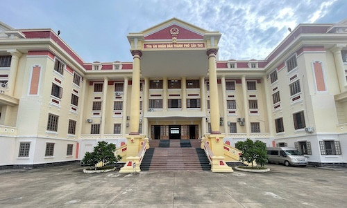 Nguyên Trưởng Văn phòng công chứng Nguyễn Thanh Tùng cùng đồng phạm sắp hầu Tòa