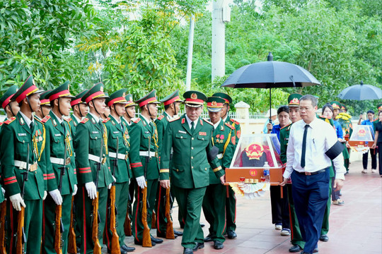 Đà Nẵng truy điệu, an táng 5 hài cốt liệt sĩ được tìm thấy trong hang Đá Sập