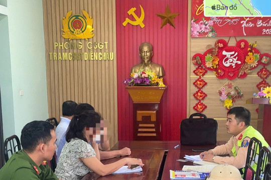 Xử phạt nữ tài xế cố băng qua đường sắt khi đèn tín hiệu đã cảnh báo