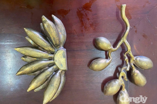 Dùng "nải chuối vàng", "nhánh cau vàng" giả để lừa đảo